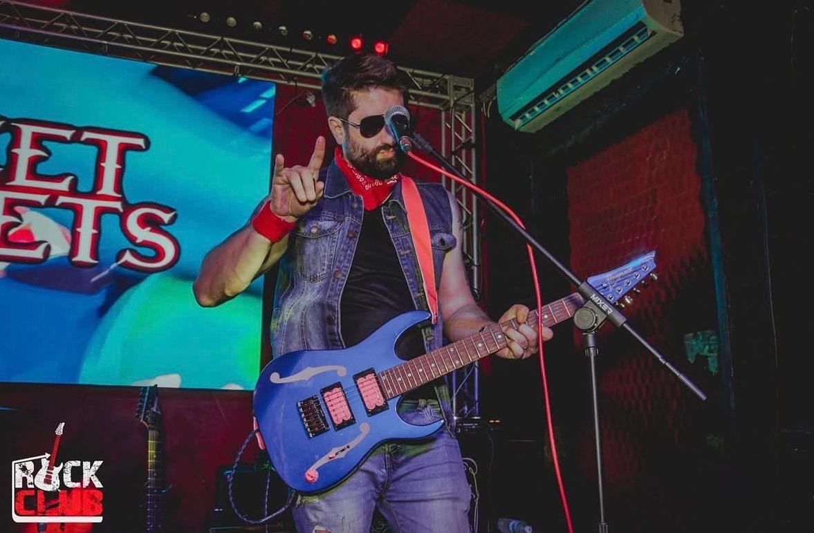 Victor Dias, guitarrista da Street Rockets, em evento anos 80 no Rock Club