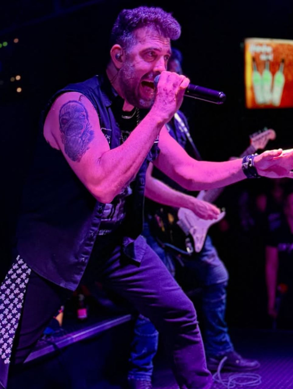 Luís Fabian cantando com a Street Rockets